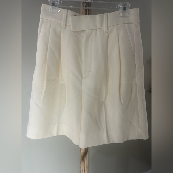 Banana Republic Women’s Pleated Dress Shorts Cream Size 4 NWT - Picture 5 of 8